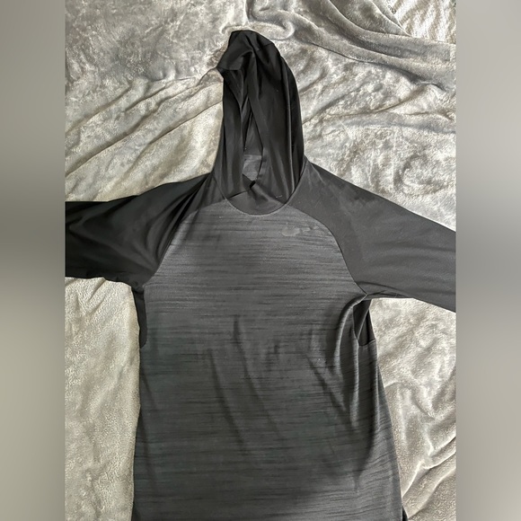 Nike Dry-Fit Hoodie size Small - Picture 1 of 3